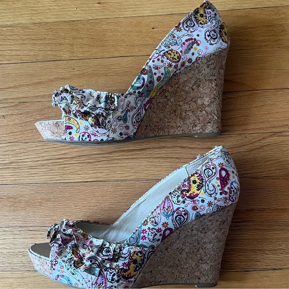 Steve Madden Wedge heels size 10M with paisley design - Picture 5 of 9